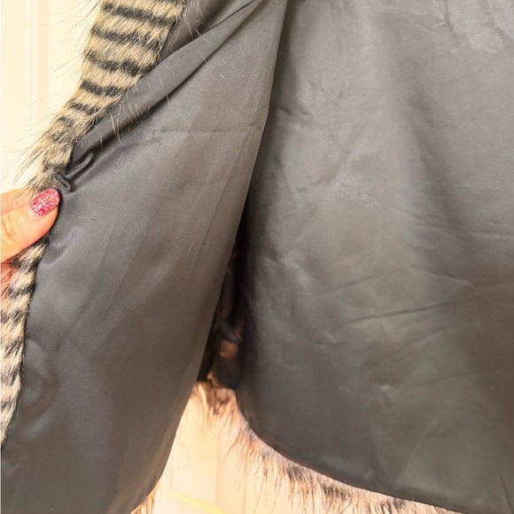 Faux fur vest - Picture 2 of 3